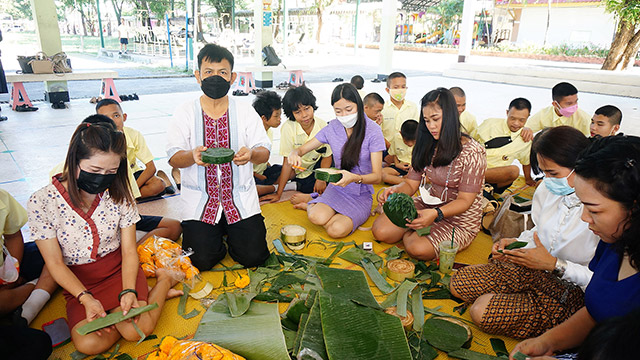 ภาพกิจกรรม สืบสานวัฒนธรรมไทย เนื่องในวัน ลอยกระทง ประจำปีการศึกษา 2564