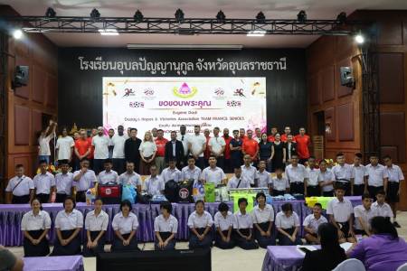 มอบเครื่องเขียนและอุปกรณ์กีฬาเพื่อสนับสนุนการศึกษาและสุขภาวะของน้อง ๆ 